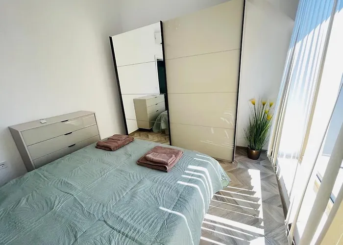 2br Vintage - Free Parking Apartment *